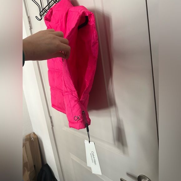 Calvin Klein Performance neon pink cropped puffer Medium NWT - Picture 6 of 9